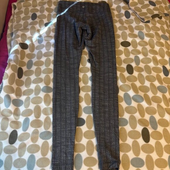 Lululemon gray & black 28in size 2 leggings - Picture 2 of 5
